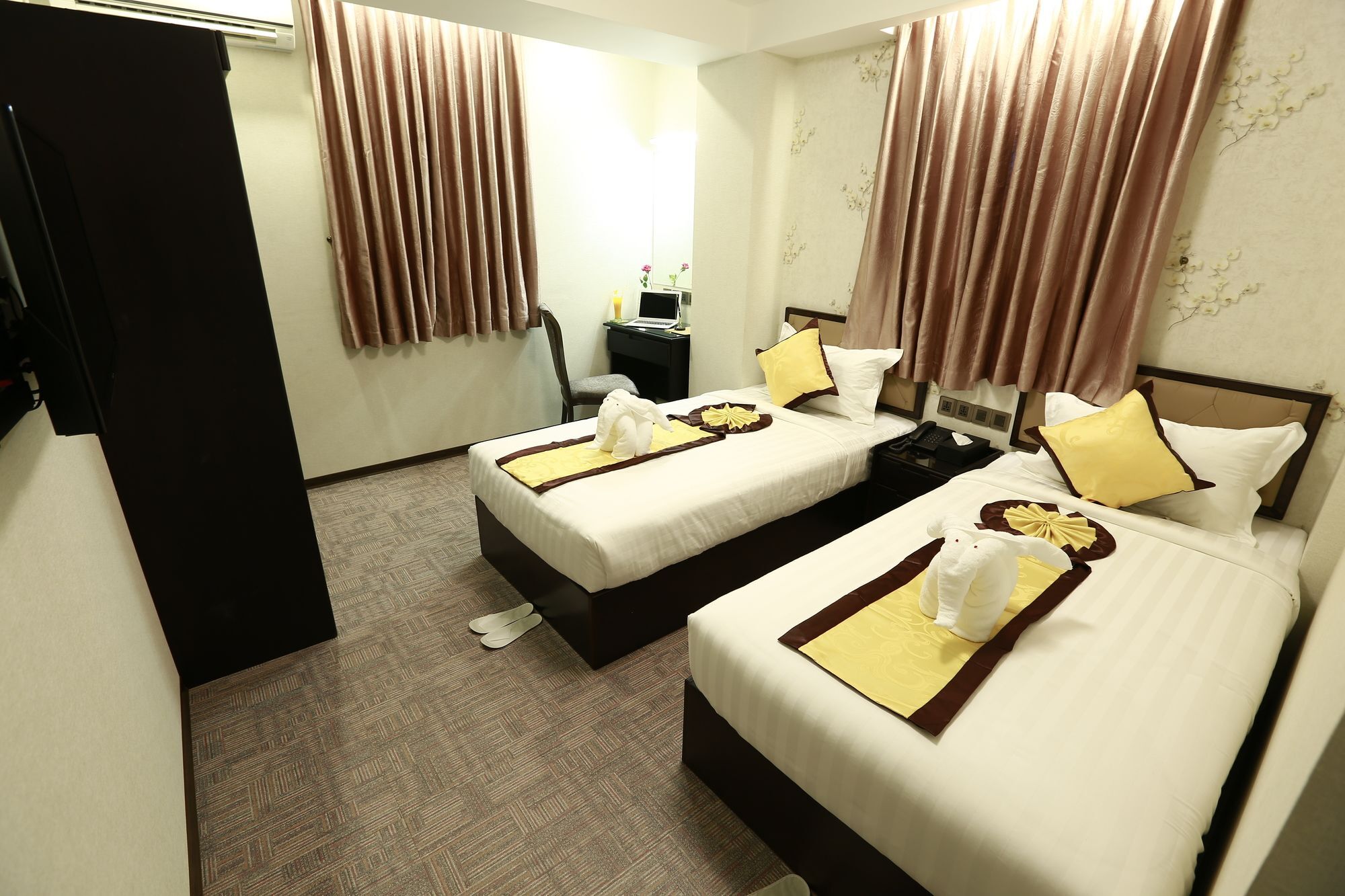 Rose Palace Hotel Yangon Exterior photo